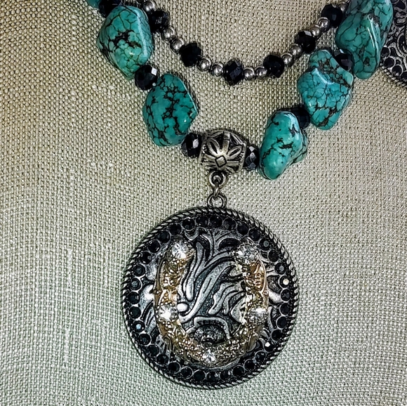 Western style Turquoise Horseshoe necklace w rhinestones and matching earrings - Picture 1 of 7